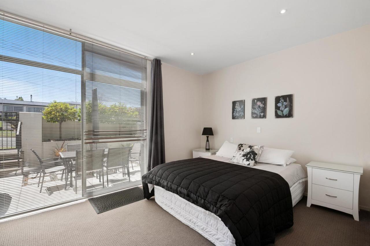 Marinaside Villa - Taupo Holiday Apartment Екстер'єр фото